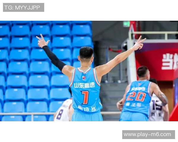 波斯特表现出色八投四中贡献十分三篮板四助攻三分球命中率高达五成