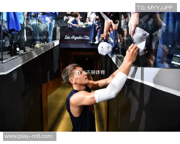 快船苦战联盟倒数第三雷霆球迷欢欣鼓舞享受比赛乐趣